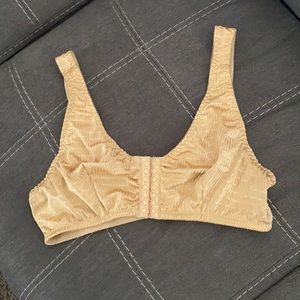 Q-T Intimates Tan Bra Front Hook 40D